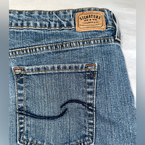 Signature Levi’s Misses Midrise bootcut long jeans - Picture 5 of 10